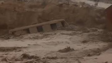 مصدر أمني: الحافلة التي جرفتها السيول في الزرقاء خالية من الركاب