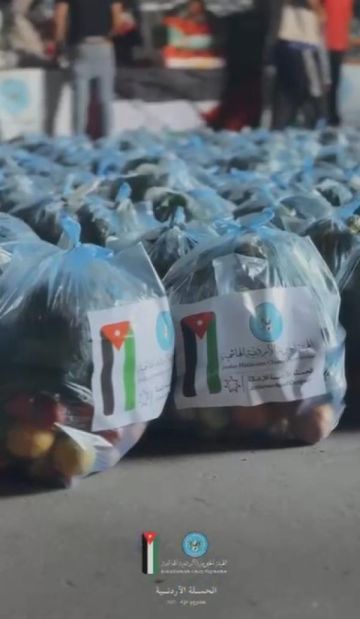 الحملة الأردنية توزع 1000 طرد غذائي على نازحين في غزة الحملة الأردنية توزع 1000 طرد غذائي على نازحين في غزة
