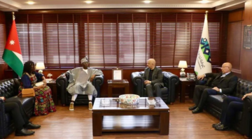 تجارة عمان تبحث التعاون الاقتصادي مع غرفة تجارة بنين