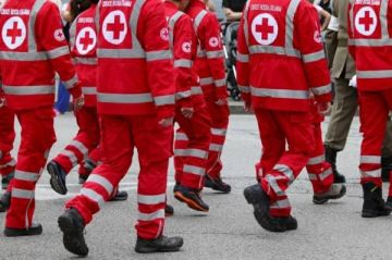 الصليب الأحمر يواجه أزمة تمويل حادة ويستغني عن 2,900 موظف الصليب الأحمر يواجه أزمة تمويل حادة ويستغني عن 2,900 موظف