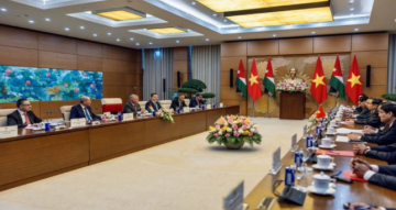 الملك يلتقي رئيس الجمعية الوطنية (البرلمان) في فيتنام