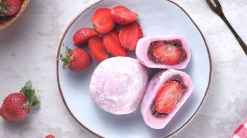 جهزي الموتشي بحشوة الفراولة والفاصولياء الحمراء