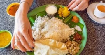 هذا ماذا يحدث لمعدتك عند تناول الطعام بسرعة !