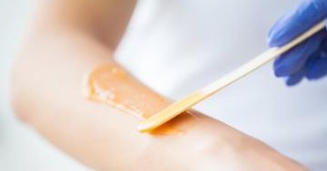 4 نصائح لتحضير البشرة قبل إزالة الشعر .. للحصول على نعومة عالية