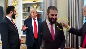 أهداه عطرا وسأله عن عدد زوجاته.. فيديو ترامب وأحمد الشرع يثير تفاعلا أهداه عطرا وسأله عن عدد زوجاته.. فيديو ترامب وأحمد الشرع يثير تفاعلا