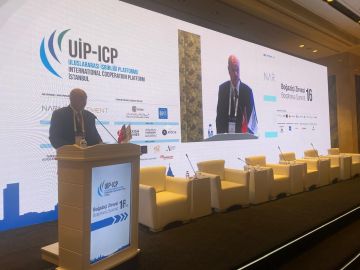 الفايز يلقي كلمة بمؤتمر قمة البوسفور الـ16 في إسطنبول الفايز يلقي كلمة بمؤتمر قمة البوسفور الـ16 في إسطنبول