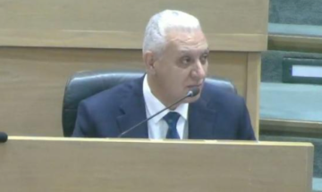 النائب العموش يطالب الحكومة بسؤال المستثمر زياد المناصير مباشرة عن المسؤولين ! النائب العموش يطالب الحكومة بسؤال المستثمر زياد المناصير مباشرة عن المسؤولين !