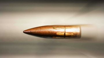 رصاصة طائشة تقتل أما نائمة بحضن طفلتها