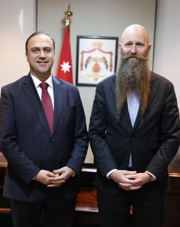 المومني يبحث مع السفير الأميركي سبل توسيع التعاون الإعلامي بين البلدين المومني يبحث مع السفير الأميركي سبل توسيع التعاون الإعلامي بين البلدين