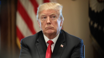 ترمب يغير اسم وزارة الدفاع إلى وزارة الحرب وملياري دولار كلفة محتملة ترمب يغير اسم وزارة الدفاع إلى وزارة الحرب وملياري دولار كلفة محتملة