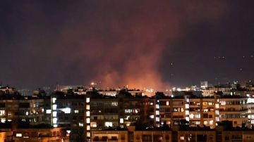 سانا: الاعتداء على مناطق بدمشق كان بواسطة صواريخ أطلقت من منصة متحركة سانا: الاعتداء على مناطق بدمشق كان بواسطة صواريخ أطلقت من منصة متحركة