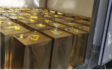 سعر تنكة زيت الزيتون في سوريا تثبت عند 100 دولار سعر تنكة زيت الزيتون في سوريا تثبت عند 100 دولار