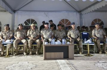 (بالصور) الحنيطي ونظيره البحريني يتابعان تمرين صقور الهواشم 6 الليلي