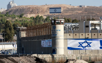 تقارير: وفاة 98 أسيرا فلسطينيا بالتعذيب والإهمال في سجون إسرائيل