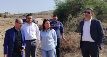 وزير الإدارة المحلية يتفقد بلدية خالد بن الوليد ومناطق في لواء بني كنانة