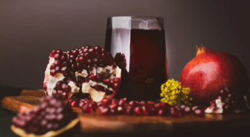 أيهما أفضل .. تناول حبات الرمان أم شرب عصيرها؟