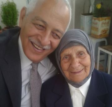 العيسوي يكتب لوالدته في ذكرى رحيلها