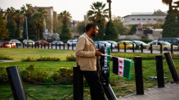 لجنة التحقيق بأحداث الساحل السوري تبدأ أولى جلسات المحاكمة العلنية الاثنين لجنة التحقيق بأحداث الساحل السوري تبدأ أولى جلسات المحاكمة العلنية الاثنين