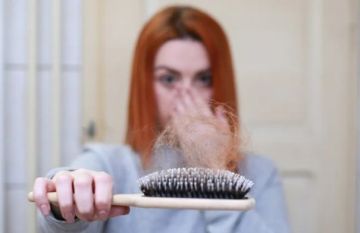 8 أطعمة يجب تجنبها لتفادي تساقط الشعر
