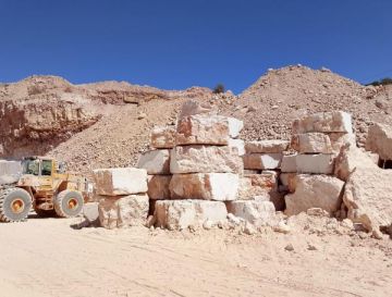 إغلاق مقلع غير مرخص في لواء كفرنجة وتوقيف صاحبه