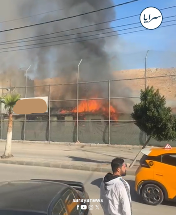 بالفيديو .. احتراق كافتيريا بين ملعبين خماسيين في لواء الرصيفة