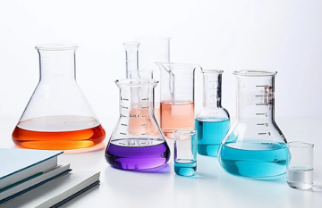 نقل طلبة إلى المستشفى بعد استنشاق مادة كيميائية في مدرسة بعمان نقل طلبة إلى المستشفى بعد استنشاق مادة كيميائية في مدرسة بعمان