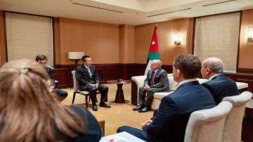 الملك يدعو لبحث إنشاء نافذة استثمارية مشتركة مع منظمة التجارة الخارجية اليابانية الملك يدعو لبحث إنشاء نافذة استثمارية مشتركة مع منظمة التجارة الخارجية اليابانية