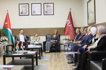 الشرق الأوسط تكرم عددا من منتسبيها السابقين لأدوارهم الإيجابية الفاعلة الشرق الأوسط تكرم عددا من منتسبيها السابقين لأدوارهم الإيجابية الفاعلة