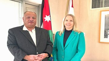 بحث أردني هولندي لتعزيز المشاركة الثقافية في مهرجان جرش 2026