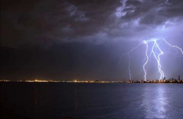 بينهم طفل .. البرق يودي يحياة 3 مصريين بينهم طفل .. البرق يودي يحياة 3 مصريين