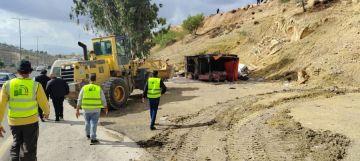 جرش: حملة لإزالة التعديات على الطرق الرئيسية وتنظيم الأسواق