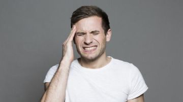 صداع آخر اليوم مجرد إرهاق أم إشارة لحالة صحية؟