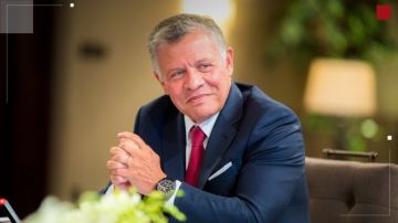 الملك يلتقي وجهاء وممثلين عن أبناء وبنات الكرك ويؤكد أهمية مواصلة الحكومة تنفيذ مشاريعها بالمحافظة الملك يلتقي وجهاء وممثلين عن أبناء وبنات الكرك ويؤكد أهمية مواصلة الحكومة تنفيذ مشاريعها بالمحافظة