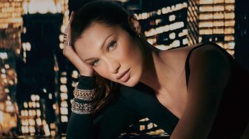 بيلا حديد تنشر اعترافا حول مرضها المزمن