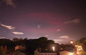 ظاهرة جوية نادرة.. حلقة ضوئية هائلة تظهر في سماء إيطاليا لـأجزاء من الثانية ظاهرة جوية نادرة.. حلقة ضوئية هائلة تظهر في سماء إيطاليا لـأجزاء من الثانية