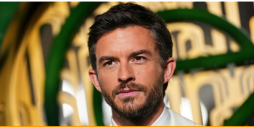 مجلة بيبول تمنح جوناثان بيلي لقب الأكثر جاذبية للعام الجاري مجلة بيبول تمنح جوناثان بيلي لقب الأكثر جاذبية للعام الجاري