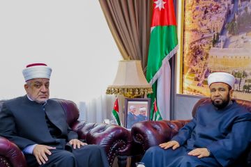 وزير الأوقاف يبحث ونظيره الفلسطيني تعزيز التعاون لخدمة الحجاج وزير الأوقاف يبحث ونظيره الفلسطيني تعزيز التعاون لخدمة الحجاج