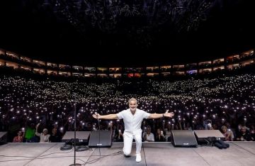 باسم يوسف يوجه رسالة للمصريين بعد أكبر عرض في مسيرته