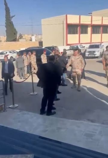 بالفيديو : رئيس هيئة الأركان يعزي قبيلة بني صخر برحيل الفقيد الكبير الشيخ جمال حديثة الخريشا بالفيديو : رئيس هيئة الأركان يعزي قبيلة بني صخر برحيل الفقيد الكبير الشيخ جمال حديثة الخريشا