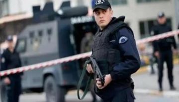 تركيا.. رجل يقتحم قناة تلفزيونية للثأر من إهانة زوجته