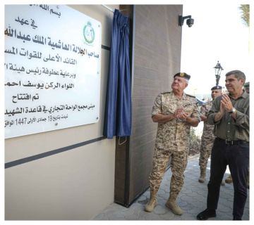 الحنيطي يزور قاعدة الشهيد موفق السلطي الجوية ويفتتح مجمعا تجاريا الحنيطي يزور قاعدة الشهيد موفق السلطي الجوية ويفتتح مجمعا تجاريا