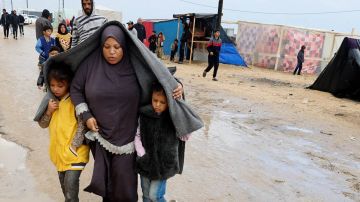 الدفاع المدني بغزة يحذر النازحين في الخيام من مخاطر المنخفض