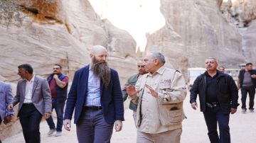 السفير الاميركي في البترا لبحث التعاون المشترك