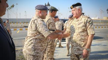 الحنيطي يزور قاعدة الشهيد موفق السلطي الجوية ويفتتح مجمعا تجاريا