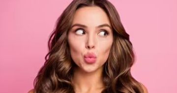 حيل وطرق سهلة لنفخ الشفايف من غير فيلر.. ترطبها وتعزز نضارتها