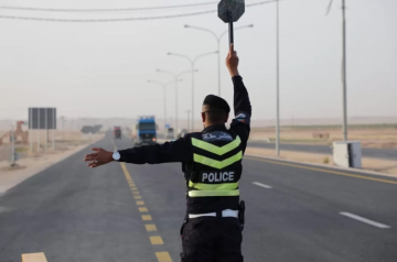 الدوريات الخارجية تتعامل مع حادث تدهور لمركبة باتجاه البحر الميت الدوريات الخارجية تتعامل مع حادث تدهور لمركبة باتجاه البحر الميت