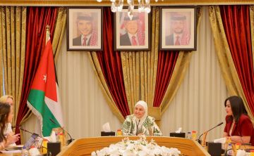 العين بركات تلتقي وفدا طلابيا أميركيا العين بركات تلتقي وفدا طلابيا أميركيا