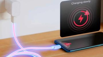 بأقل من دقيقة .. كيف تصلح مشكلة بطء الشحن في الهاتف