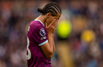 الاتحاد الإنجليزي يوجه اتهاما رسميا للاعب التونسي المجبري بعد بصقه على جماهير ليدز يونايتد الاتحاد الإنجليزي يوجه اتهاما رسميا للاعب التونسي المجبري بعد بصقه على جماهير ليدز يونايتد