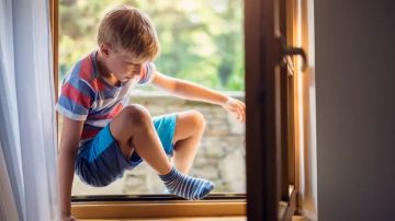 ظنته لصا.. طفل خدع جارته واستنفر الشرطة ظنته لصا.. طفل خدع جارته واستنفر الشرطة